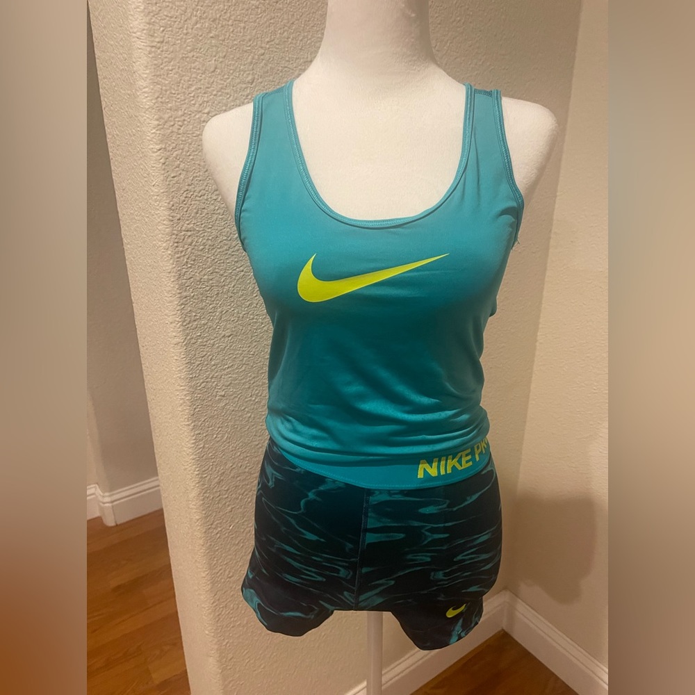 NIKE PRO Dri-Fit set.